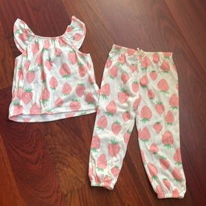 3T Old navy strawberry PJs